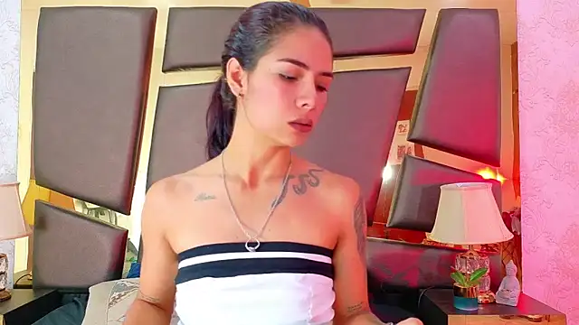 NicoleEsposito online show from September 2025 01:18:02 PM