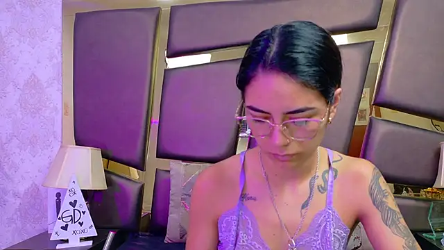 NicoleEsposito online show from February 2026 12:48:02 PM