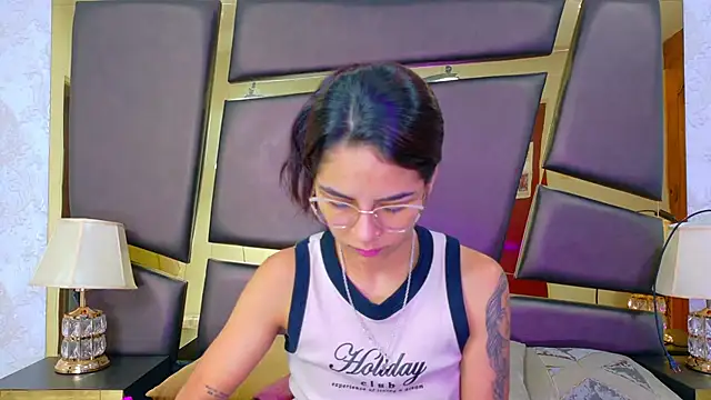 NicoleEsposito online show from December 2025 12:59:02 PM