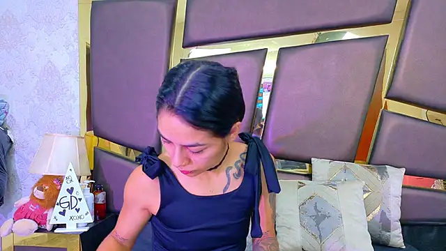 NicoleEsposito online show from April 2026 12:39:01 PM