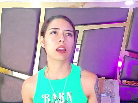 NicoleEsposito online show from September 2025 01:18:01 PM