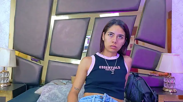 NicoleEsposito online show from November 2025 12:52:02 PM