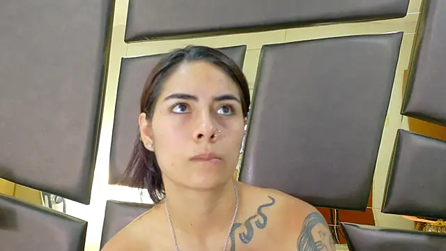 NicoleEsposito online show from October 2025 01:32:02 PM