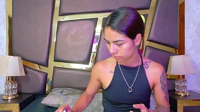 NicoleEsposito online show from November 2025 12:49:02 PM