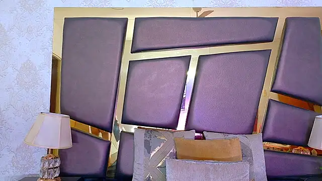 NicoleEsposito online show from October 2025 01:01:02 PM