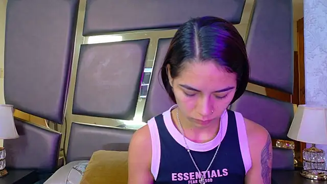 NicoleEsposito online show from November 2025 12:53:01 PM