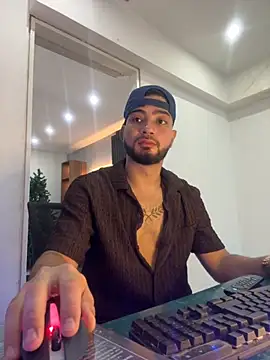 Snapshot of _tony8 chatting on December 2025 03:24:01 PM tony8 online show from December 2025 03:24:01 PM