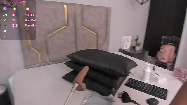 Maddyjohnsonn online show from December 2024 03:42:01 AM