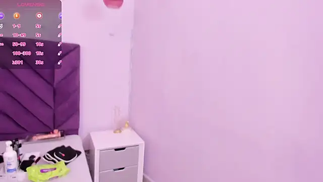 Maddyjohnsonn online show from December 2024 03:43:01 AM