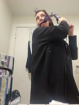 Snapshot of erinSmiles chatting on November 2025 08:40:01 AM erinSmiles online show from November 2025 08:40:01 AM