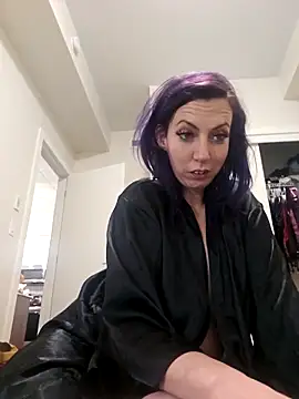 Snapshot of erinSmiles chatting on October 2025 12:59:02 PM erinSmiles online show from October 2025 12:59:02 PM