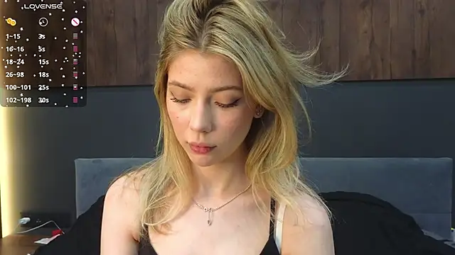 Snapshot of Rainaslater chatting on March 2025 08:21:02 PM Rainaslater online show from March 2025 08:21:02 PM