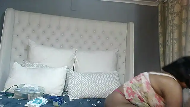 Snapshot of Carocurvy chatting on July 2026 08:28:01 PM Carocurvy online show from July 2026 08:28:01 PM