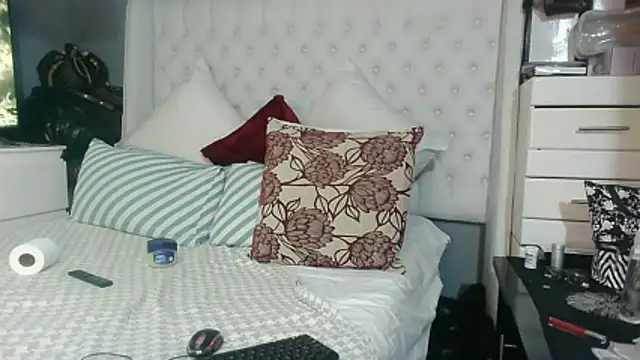 Snapshot of Carocurvy chatting on November 2025 12:10:02 AM Carocurvy online show from November 2025 12:10:02 AM