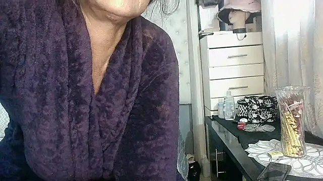 Snapshot of Carocurvy chatting on November 2025 04:17:01 AM Carocurvy online show from November 2025 04:17:01 AM