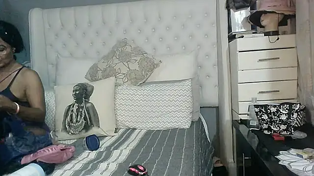 Snapshot of Carocurvy chatting on November 2025 05:29:02 PM Carocurvy online show from November 2025 05:29:02 PM