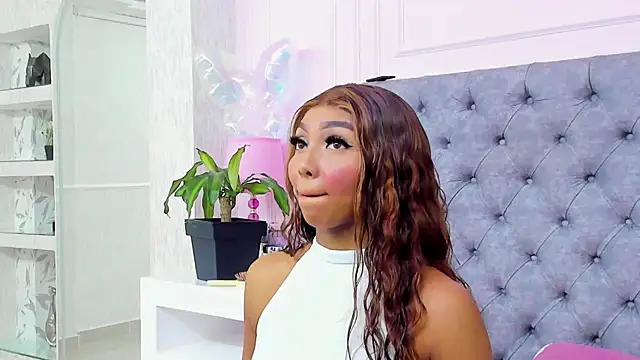 HaileeRoberts online show from June 2026 12:33:01 PM