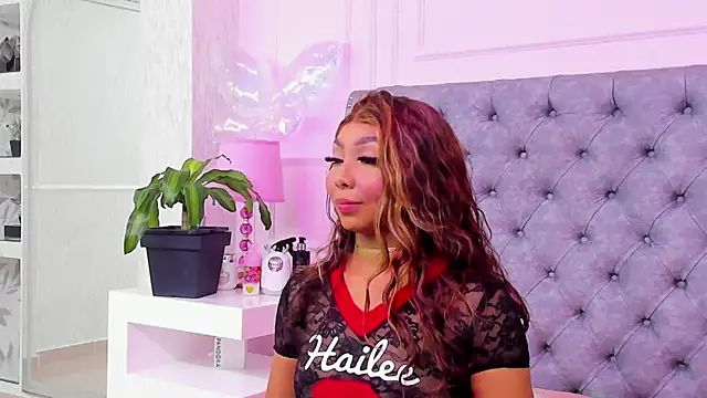 HaileeRoberts online show from July 2026 01:07:02 PM