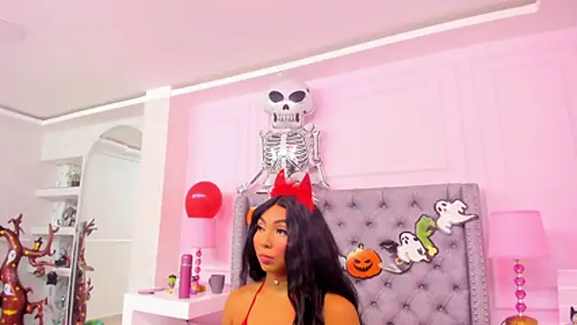 Snapshot of HaileeRoberts chatting on October 2025 12:48:01 PM HaileeRoberts online show from October 2025 12:48:01 PM