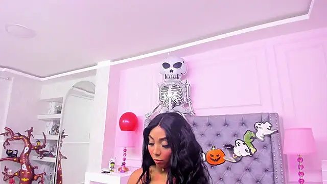 Snapshot of HaileeRoberts chatting on October 2025 12:39:02 PM HaileeRoberts online show from October 2025 12:39:02 PM