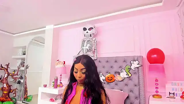 Snapshot of HaileeRoberts chatting on October 2025 12:26:02 PM HaileeRoberts online show from October 2025 12:26:02 PM