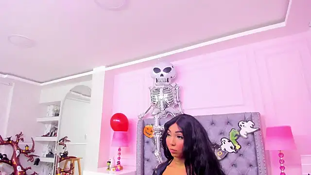 Snapshot of HaileeRoberts chatting on October 2025 12:37:02 PM HaileeRoberts online show from October 2025 12:37:02 PM