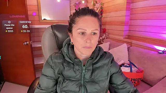 Snapshot of Victoria_collins_1 chatting on June 2026 10:21:01 AM Victoria collins 1 online show from June 2026 10:21:01 AM