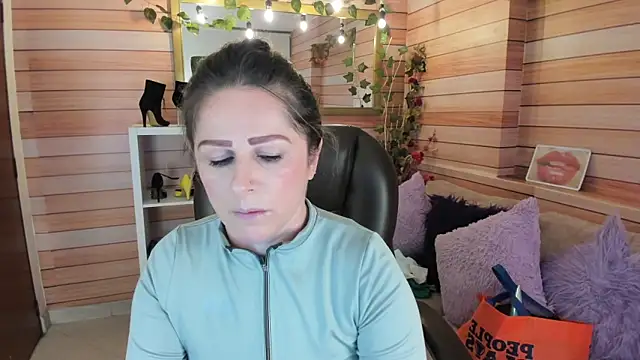 Victoria collins 1 online show from February 2026 10:59:01 AM