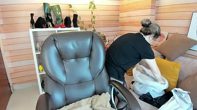 Victoria collins 1 online show from December 2025 12:08:01 PM