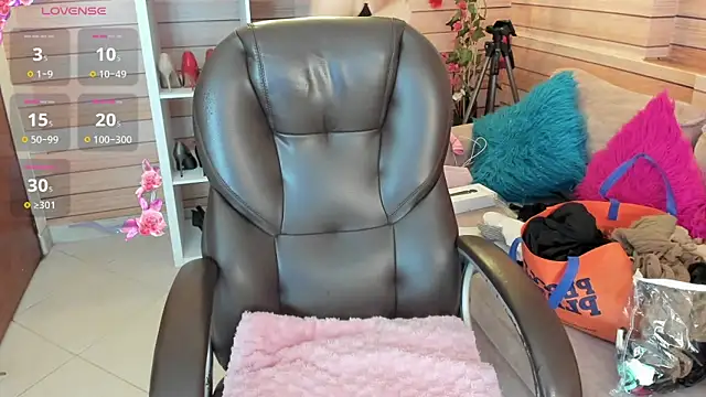 Victoria collins 1 online show from April 2026 11:14:01 AM