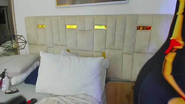 Konny May online show from November 2025 12:37:01 AM