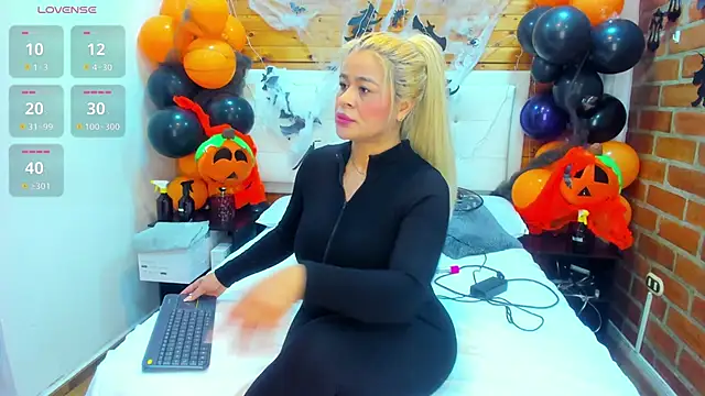 Snapshot of Dulcex69 chatting on October 2025 11:44:01 AM Dulcex69 online show from October 2025 11:44:01 AM