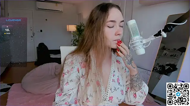 Snapshot of AngelPaull chatting on December 2025 12:21:02 AM AngelPaull online show from December 2025 12:21:02 AM