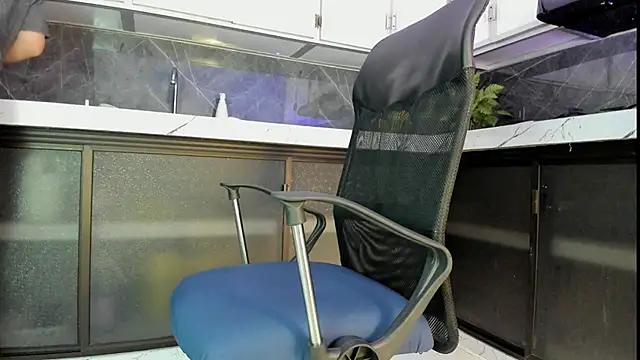 antony bigdick  online show from November 2025 01:23:01 PM