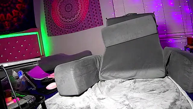 Tatithegoddess online show from October 2025 04:34:01 AM