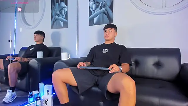 Cristopher strong online show from November 2025 12:37:02 PM