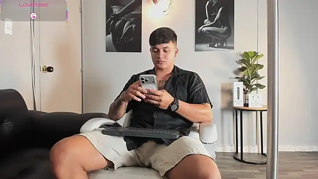 Cristopher strong online show from April 2026 01:13:02 PM