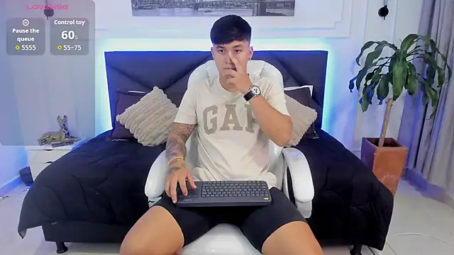 Cristopher strong online show from November 2025 09:47:02 AM