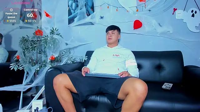 Cristopher strong online show from October 2025 12:59:01 PM