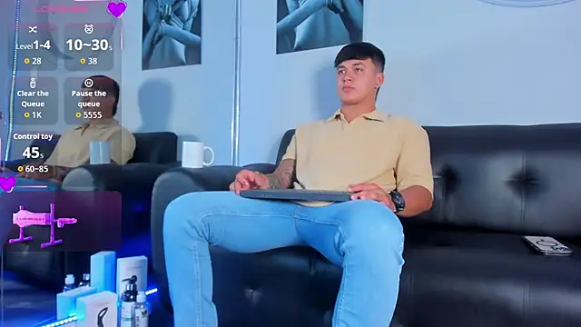 Cristopher strong online show from November 2025 12:26:01 PM