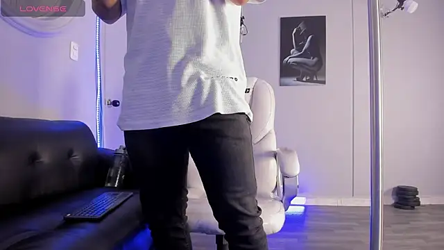 Cristopher strong online show from February 2026 01:55:02 PM