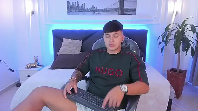 Cristopher strong online show from November 2025 02:18:02 PM