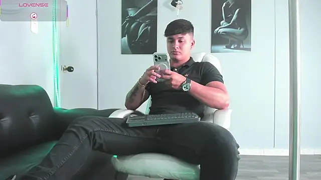 Cristopher strong online show from January 2026 01:47:02 PM