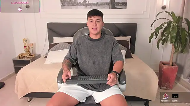 Snapshot of Cristopher_strong chatting on May 2026 01:44:01 PM Cristopher strong online show from May 2026 01:44:01 PM