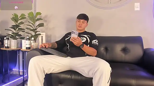 Cristopher strong online show from April 2026 01:28:01 PM