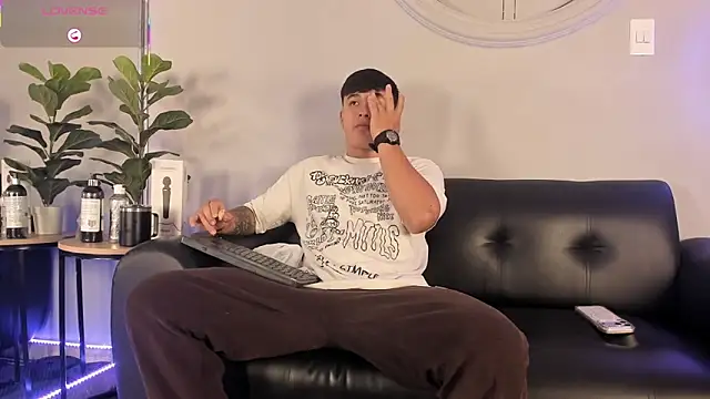 Cristopher strong online show from April 2026 11:44:02 AM