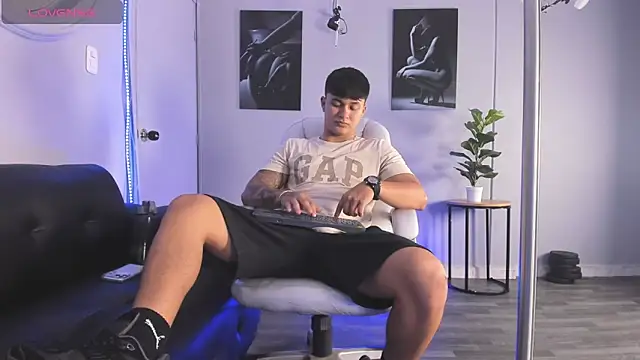 Cristopher strong online show from March 2026 01:40:01 PM