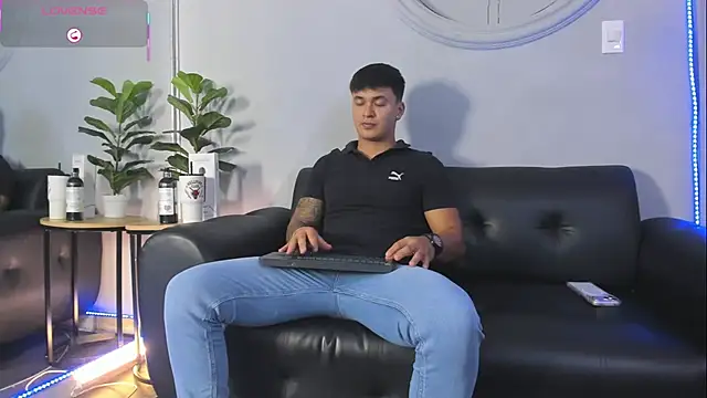 Snapshot of Cristopher_strong chatting on June 2026 01:33:01 PM Cristopher strong online show from June 2026 01:33:01 PM