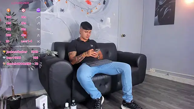 Cristopher strong online show from October 2025 11:12:01 AM