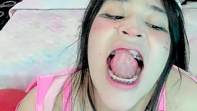 AlanaLuck online show from April 2026 07:18:01 PM